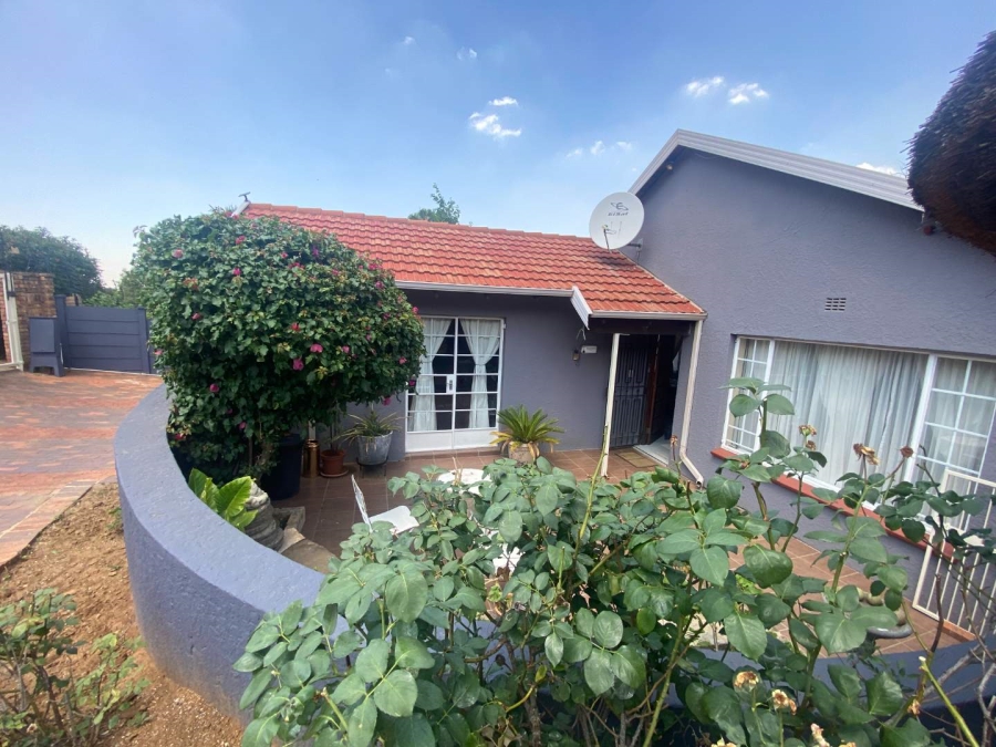 3 Bedroom Property for Sale in Mulbarton Gauteng