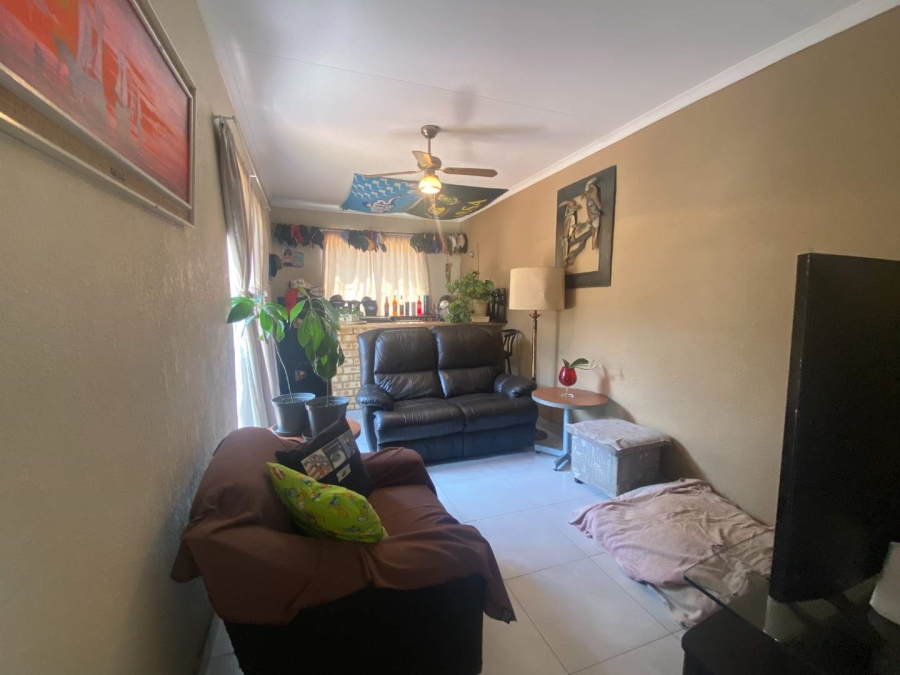 3 Bedroom Property for Sale in Mulbarton Gauteng