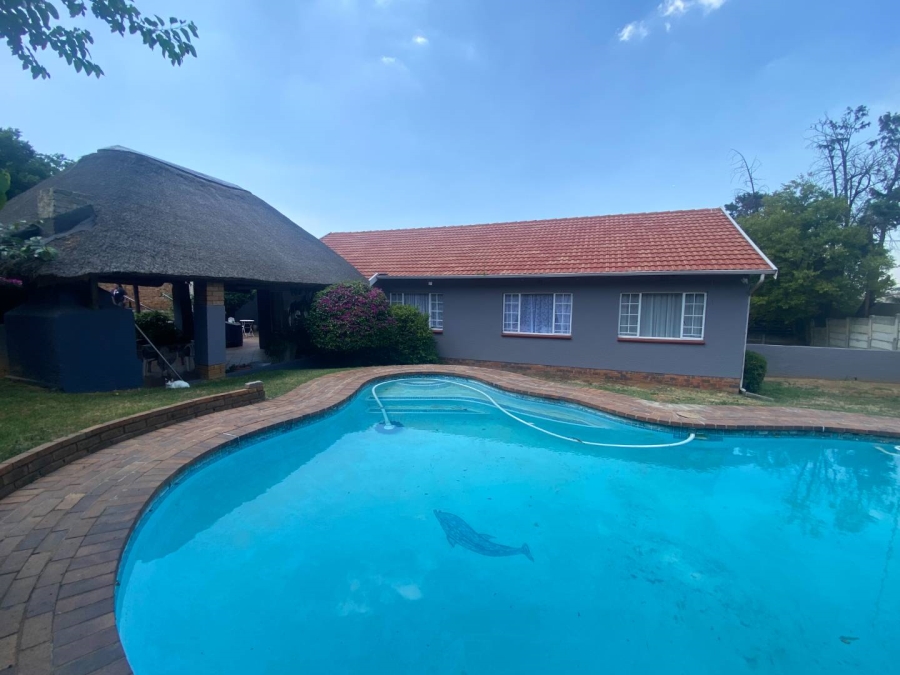 3 Bedroom Property for Sale in Mulbarton Gauteng