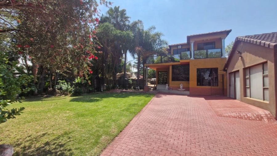 5 Bedroom Property for Sale in Brackendowns Gauteng