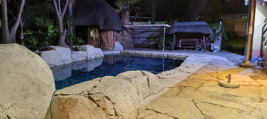 5 Bedroom Property for Sale in Brackendowns Gauteng