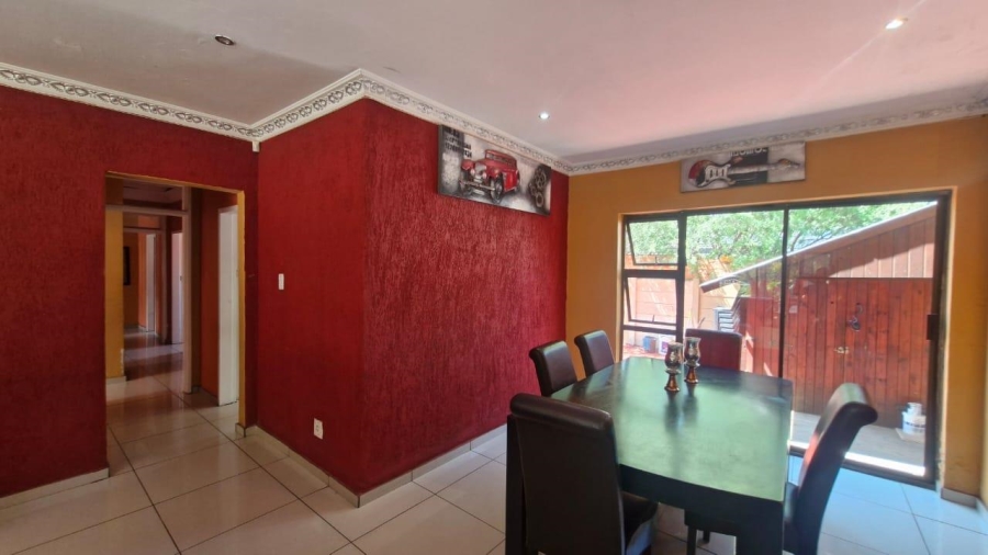 5 Bedroom Property for Sale in Brackendowns Gauteng