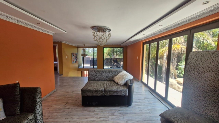 5 Bedroom Property for Sale in Brackendowns Gauteng