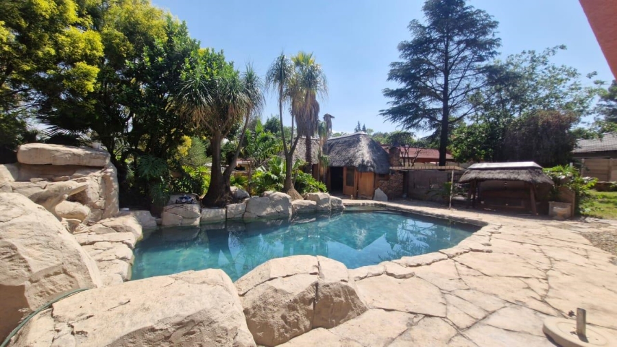 5 Bedroom Property for Sale in Brackendowns Gauteng