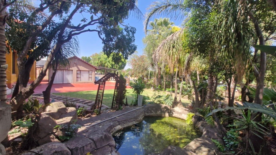 5 Bedroom Property for Sale in Brackendowns Gauteng