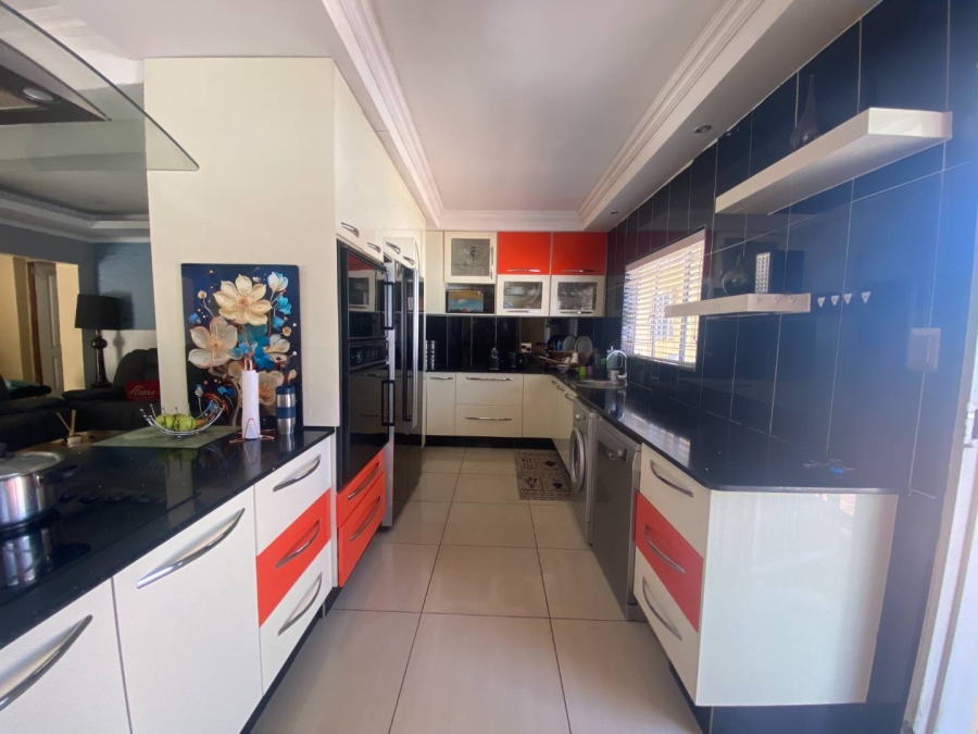 4 Bedroom Property for Sale in Mulbarton Gauteng