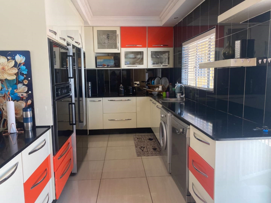 4 Bedroom Property for Sale in Mulbarton Gauteng