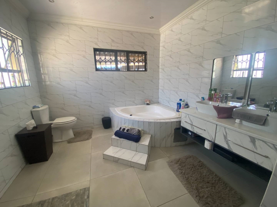 4 Bedroom Property for Sale in Mulbarton Gauteng