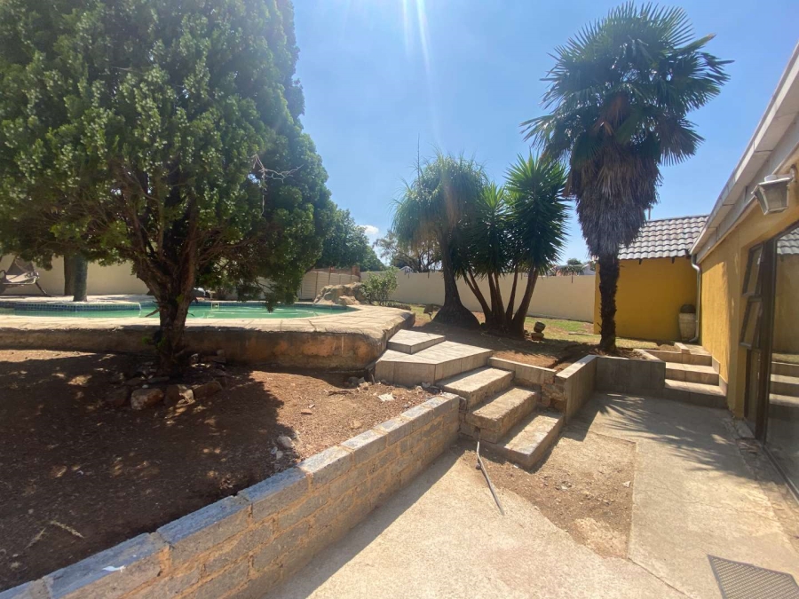 4 Bedroom Property for Sale in Mulbarton Gauteng