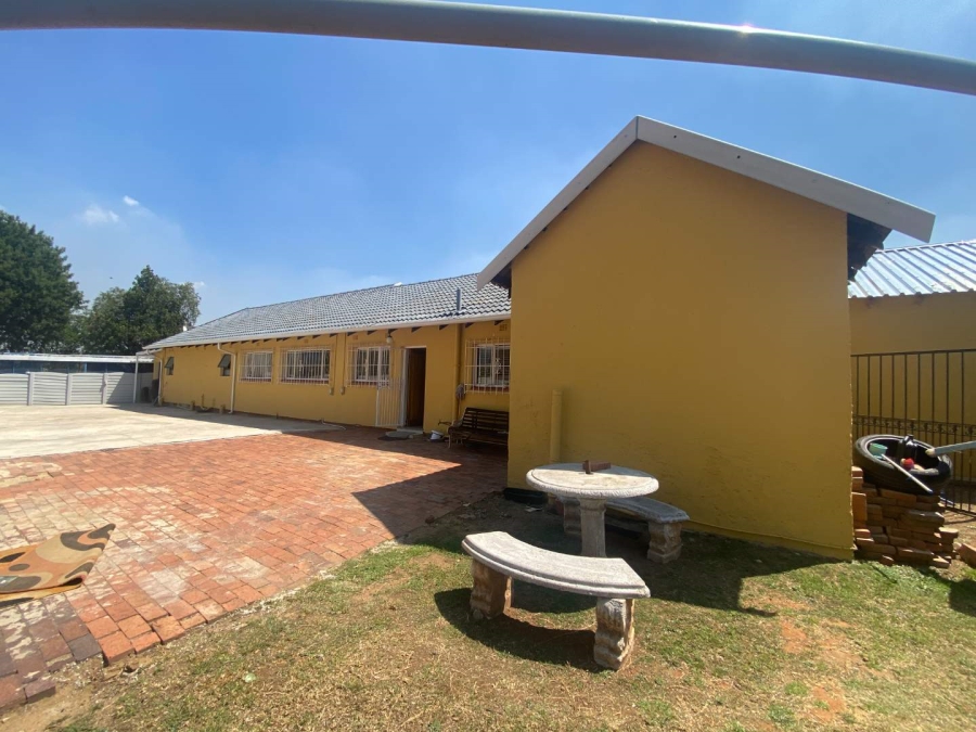 4 Bedroom Property for Sale in Mulbarton Gauteng