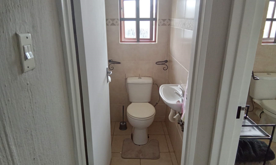 4 Bedroom Property for Sale in Wilgeheuwel Gauteng