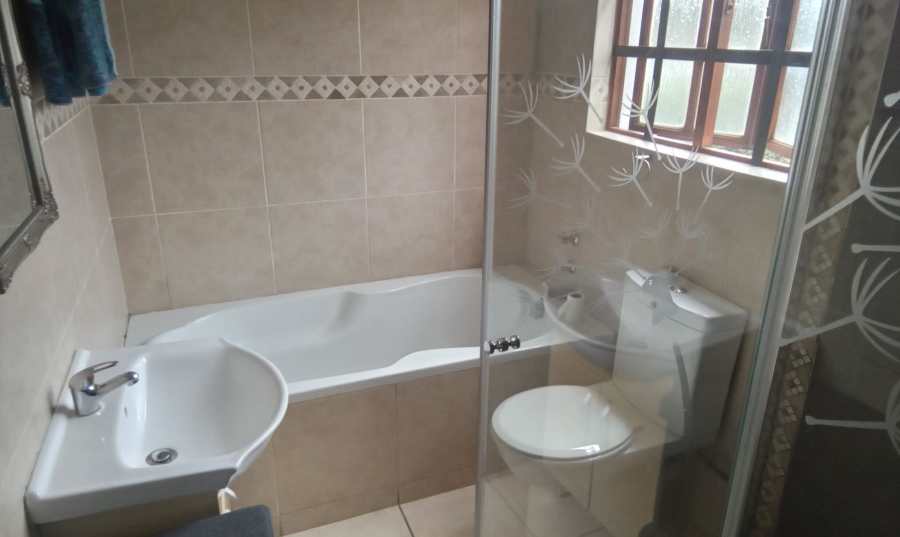 4 Bedroom Property for Sale in Wilgeheuwel Gauteng