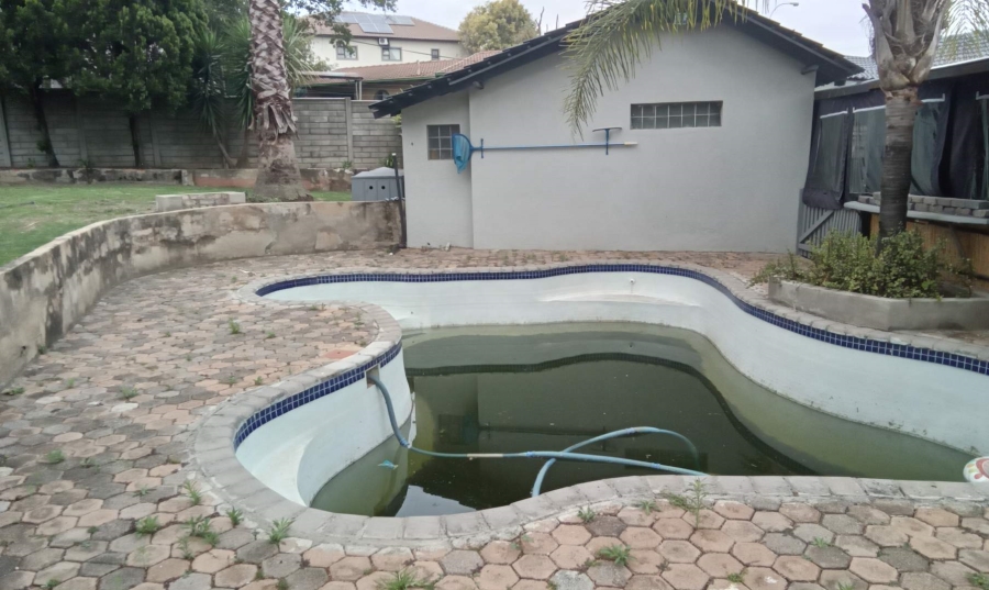 4 Bedroom Property for Sale in Wilgeheuwel Gauteng
