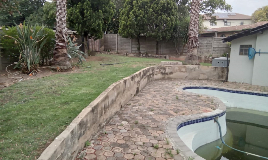 4 Bedroom Property for Sale in Wilgeheuwel Gauteng