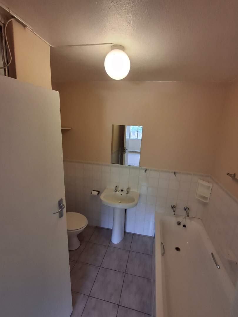 3 Bedroom Property for Sale in Die Hoewes Gauteng