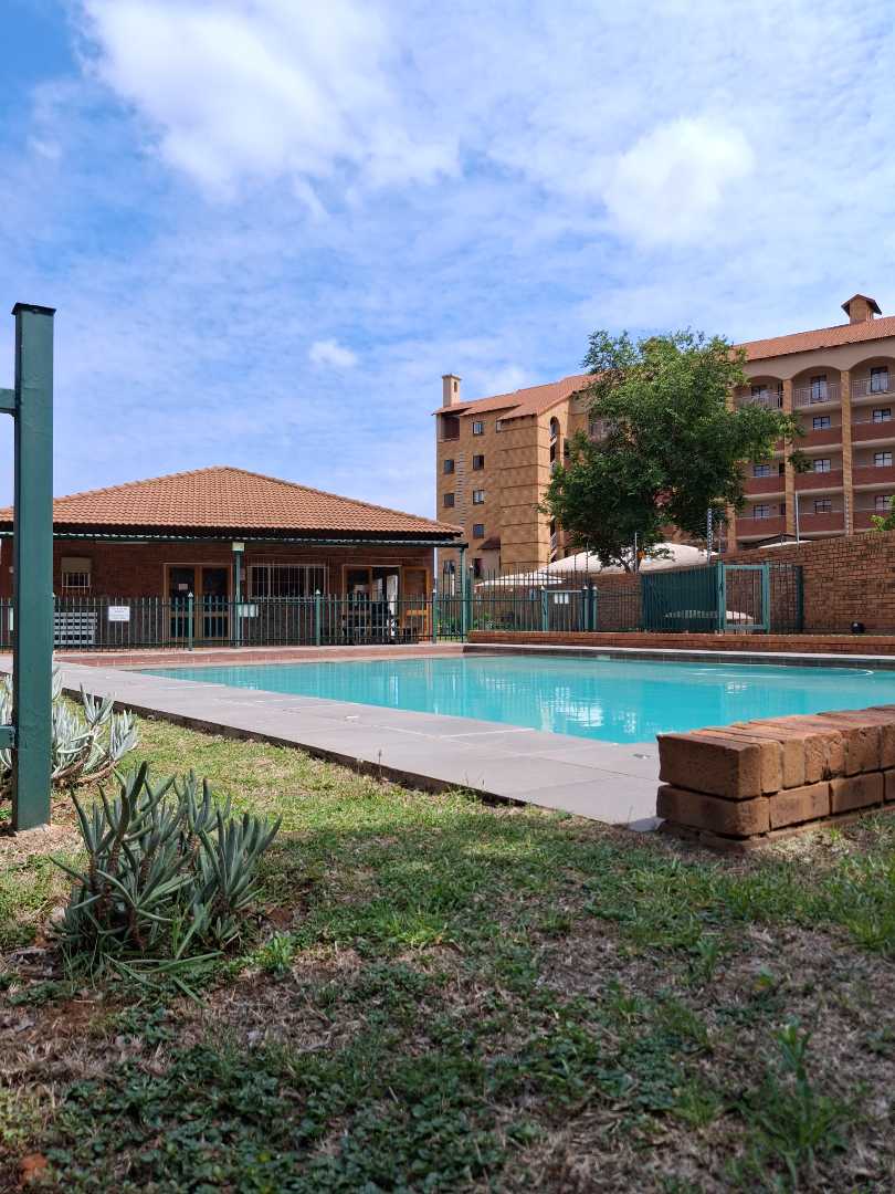 3 Bedroom Property for Sale in Die Hoewes Gauteng