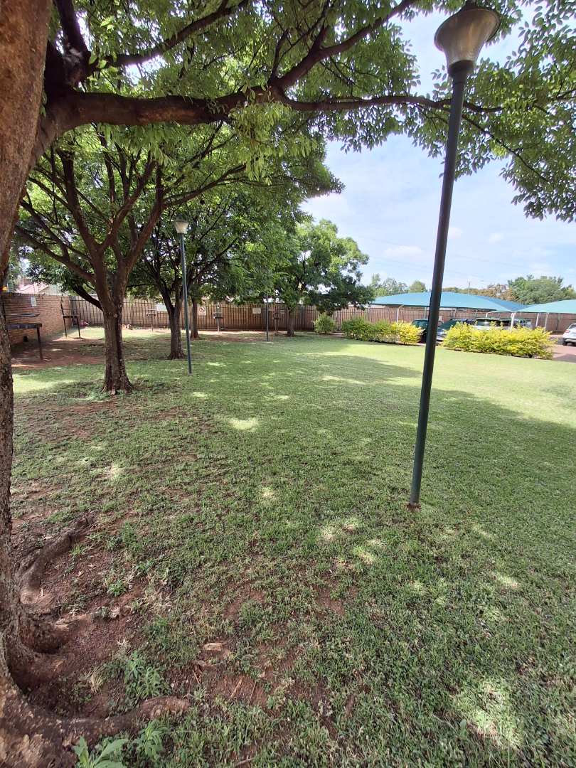 3 Bedroom Property for Sale in Die Hoewes Gauteng