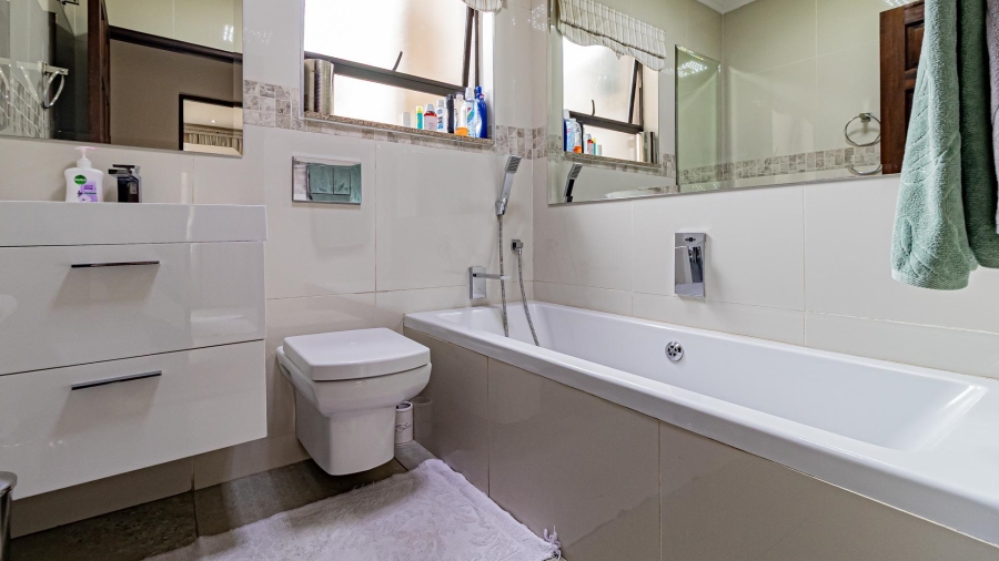 To Let 4 Bedroom Property for Rent in Roodekrans Ext 9 Gauteng