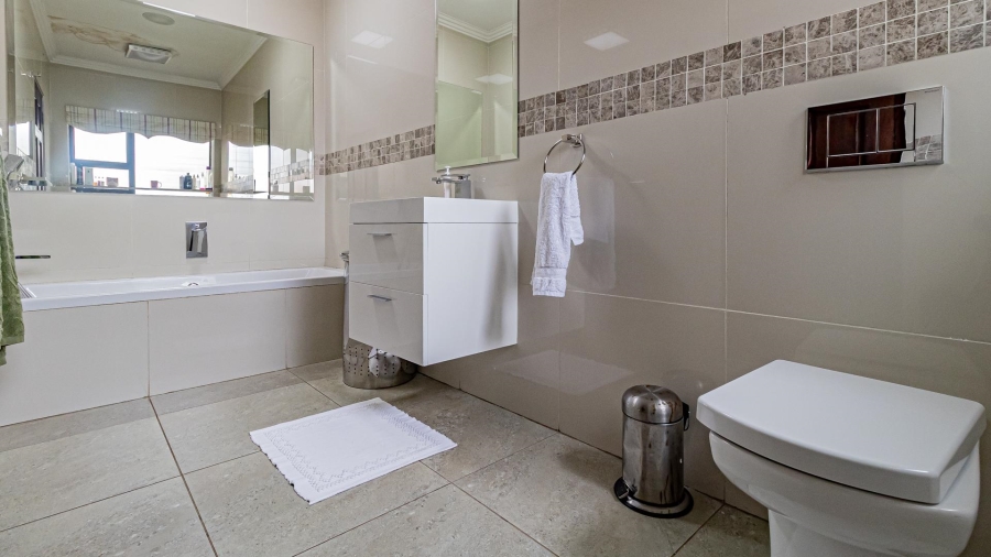 To Let 4 Bedroom Property for Rent in Roodekrans Ext 9 Gauteng