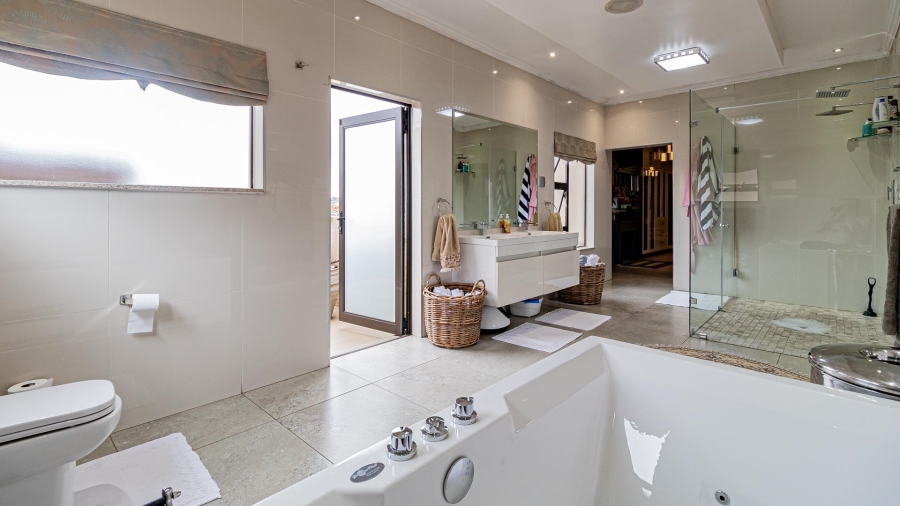 To Let 4 Bedroom Property for Rent in Roodekrans Ext 9 Gauteng