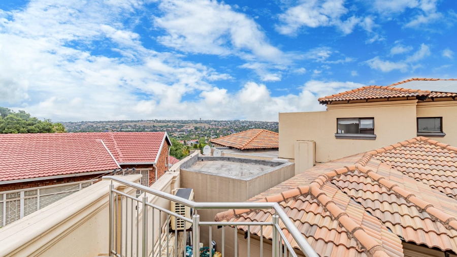 To Let 4 Bedroom Property for Rent in Roodekrans Ext 9 Gauteng