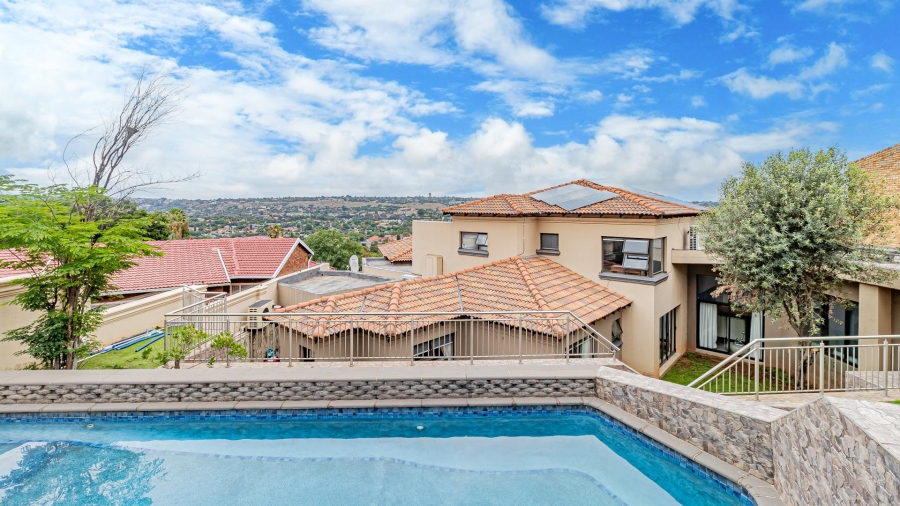 To Let 4 Bedroom Property for Rent in Roodekrans Ext 9 Gauteng