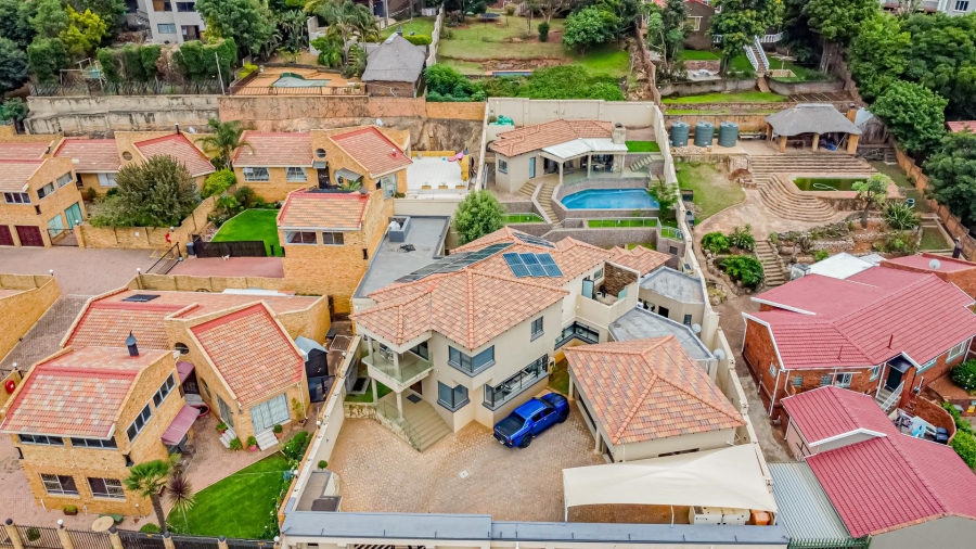 To Let 4 Bedroom Property for Rent in Roodekrans Ext 9 Gauteng