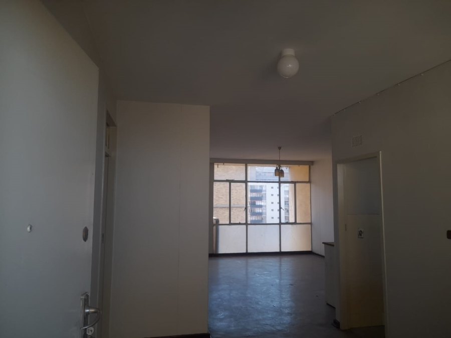 1 Bedroom Property for Sale in Hillbrow Gauteng