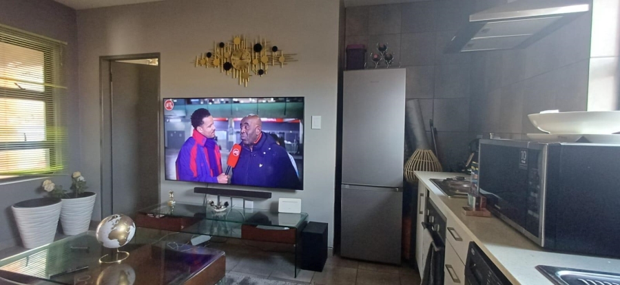 1 Bedroom Property for Sale in Groblerpark Gauteng