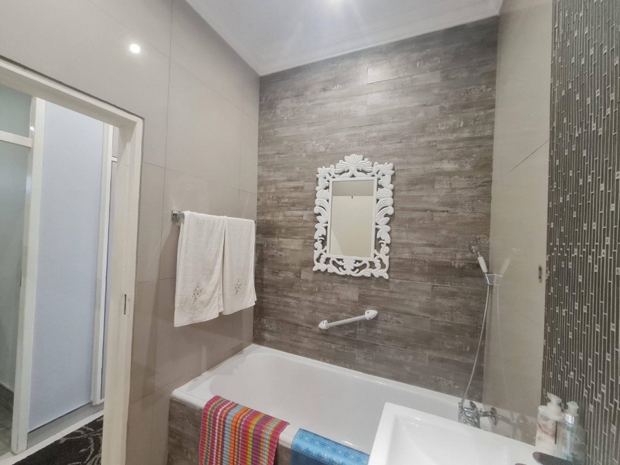 2 Bedroom Property for Sale in Queenswood Gauteng