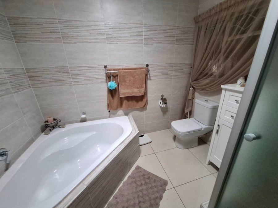 4 Bedroom Property for Sale in Randhart Gauteng