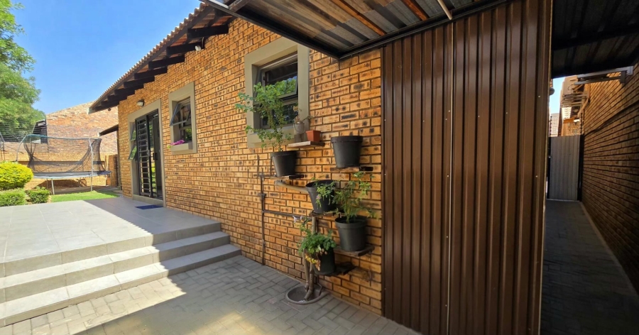 3 Bedroom Property for Sale in New Redruth Gauteng