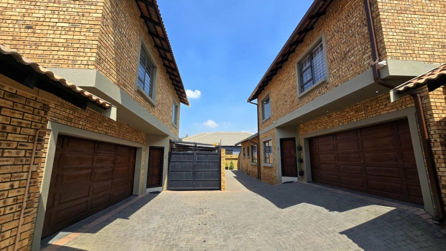 3 Bedroom Property for Sale in New Redruth Gauteng