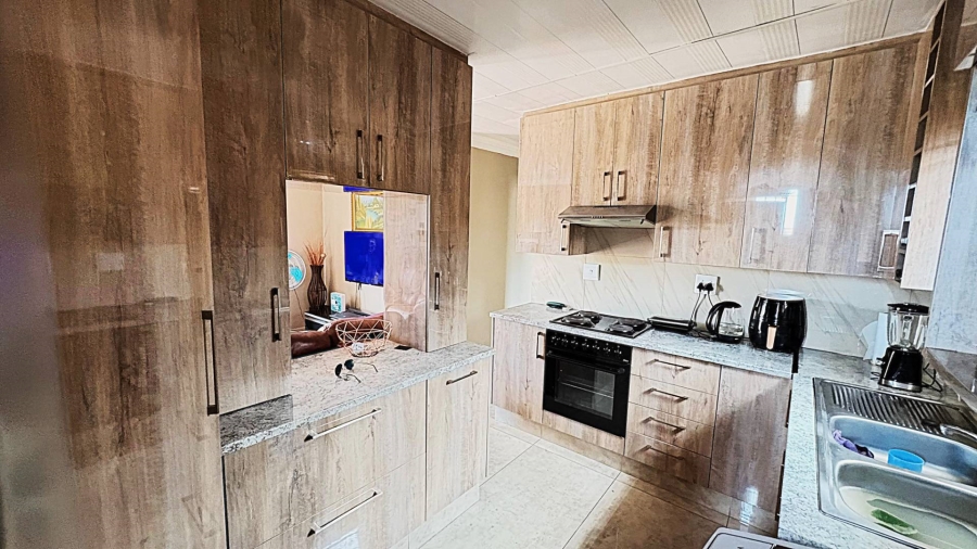 3 Bedroom Property for Sale in Alrode Gauteng