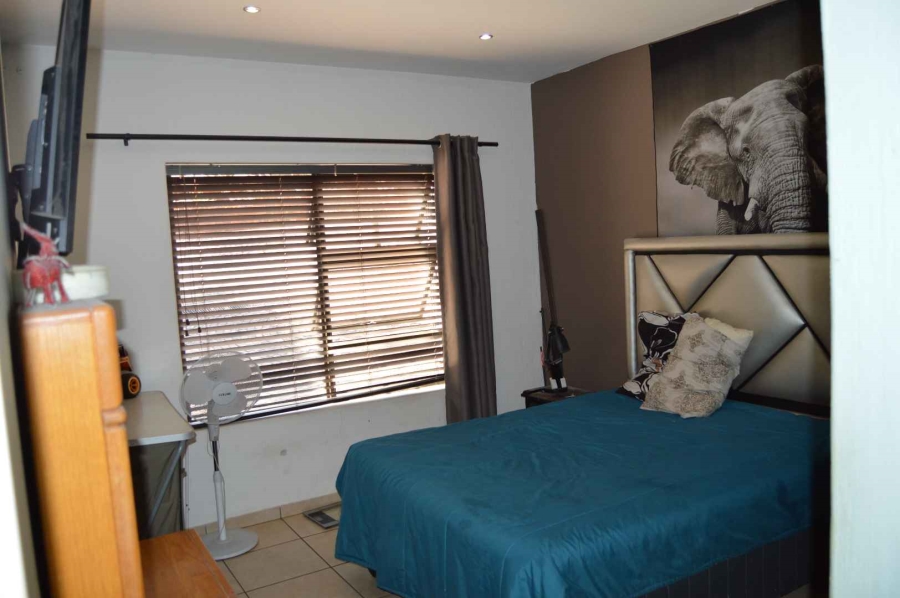 3 Bedroom Property for Sale in Mulbarton Gauteng