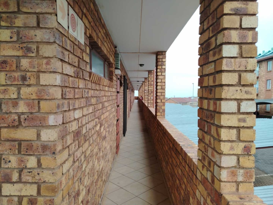 2 Bedroom Property for Sale in Lotus Gardens Gauteng