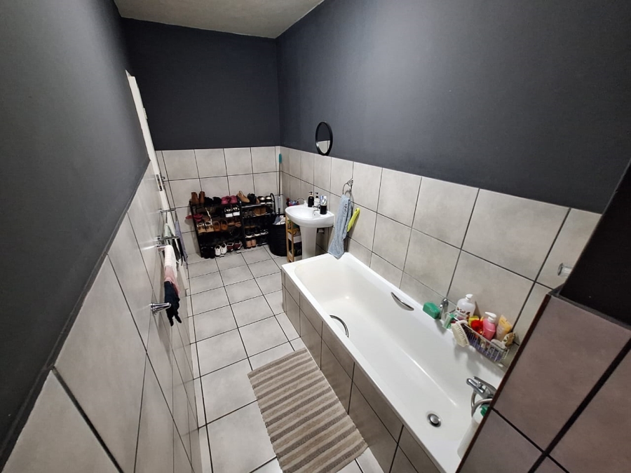 2 Bedroom Property for Sale in Pretoria North Gauteng