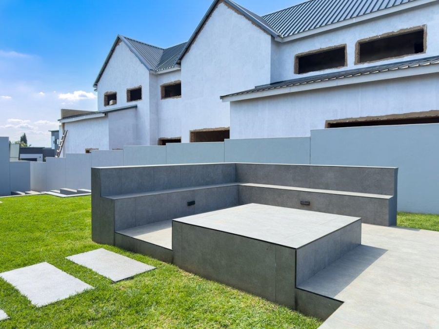 5 Bedroom Property for Sale in Midstream Estate Gauteng