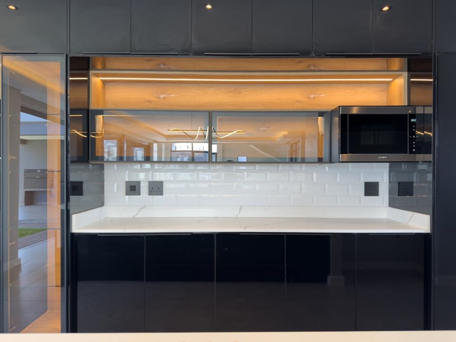 5 Bedroom Property for Sale in Midstream Estate Gauteng