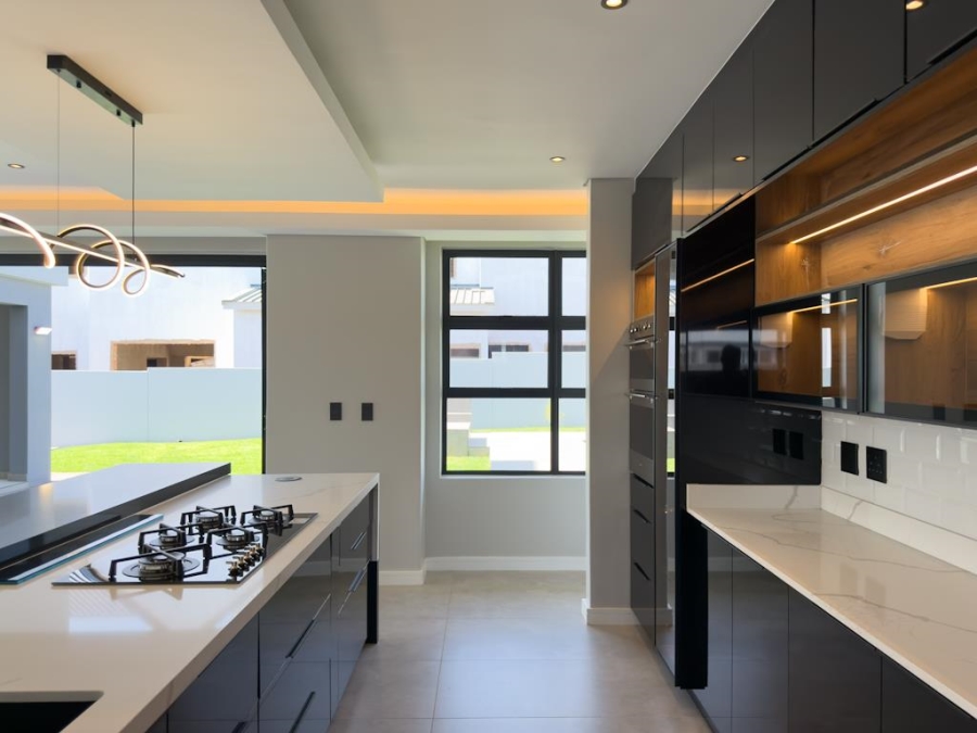 5 Bedroom Property for Sale in Midstream Estate Gauteng