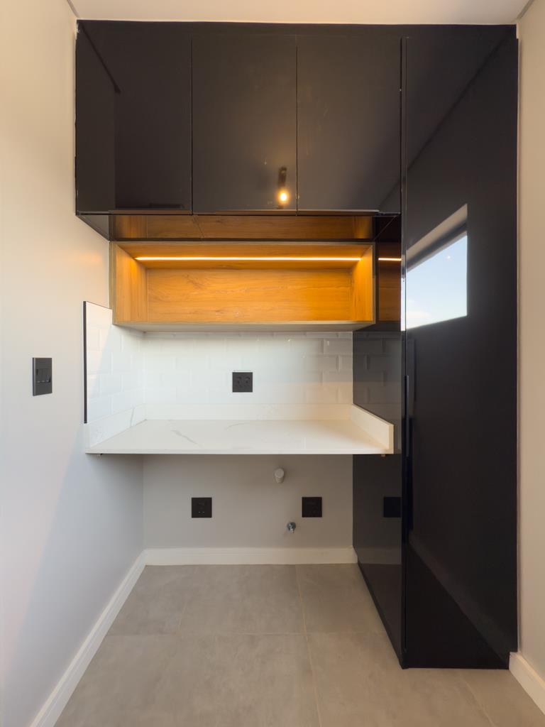 5 Bedroom Property for Sale in Midstream Estate Gauteng