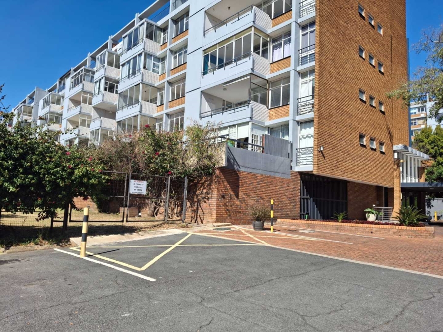 1 Bedroom Property for Sale in Benmore Gauteng