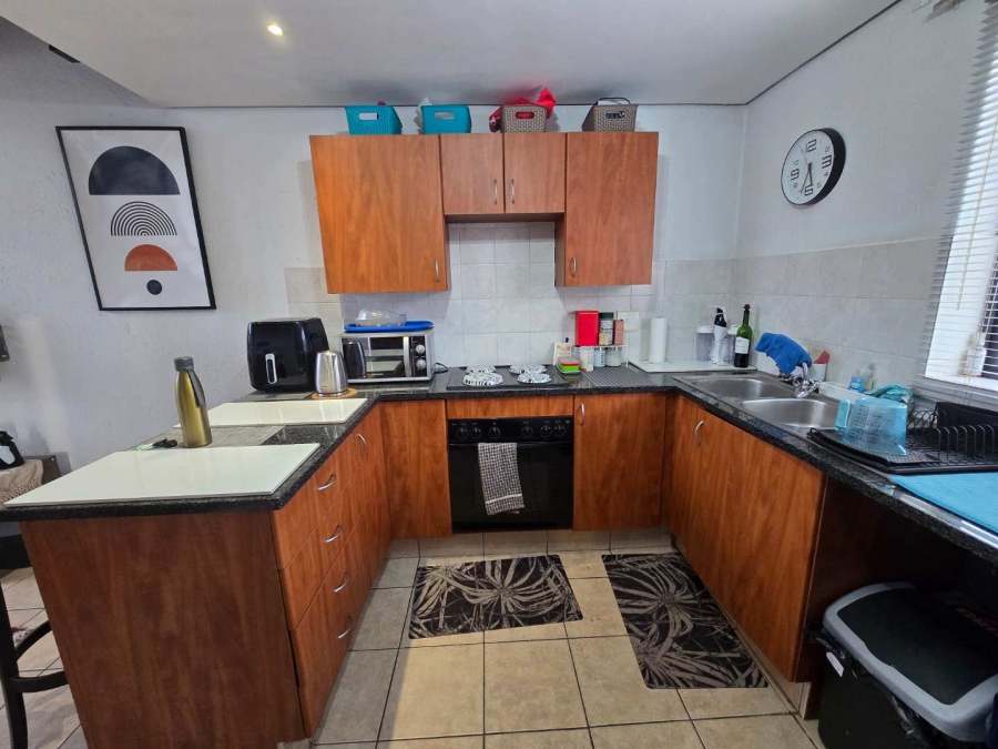 To Let 1 Bedroom Property for Rent in Darrenwood Gauteng