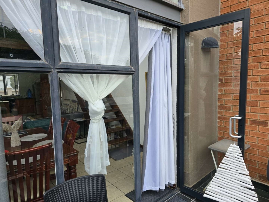 To Let 1 Bedroom Property for Rent in Darrenwood Gauteng