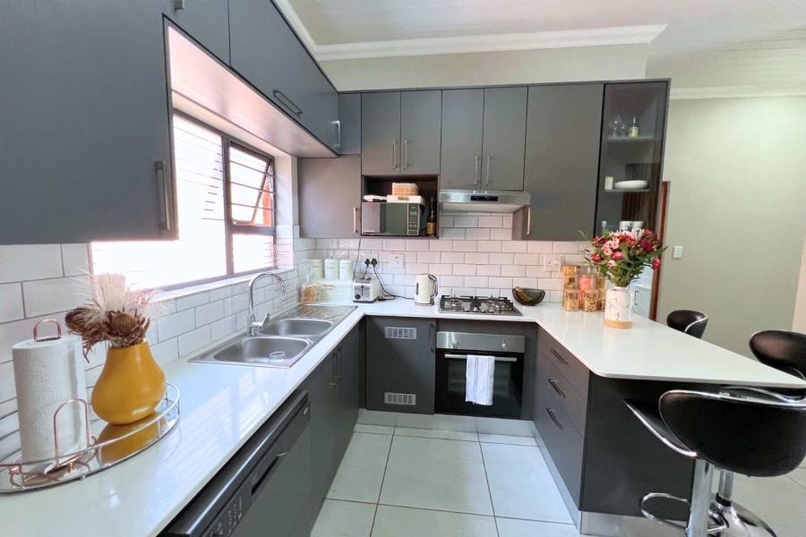 2 Bedroom Property for Sale in Annlin Gauteng