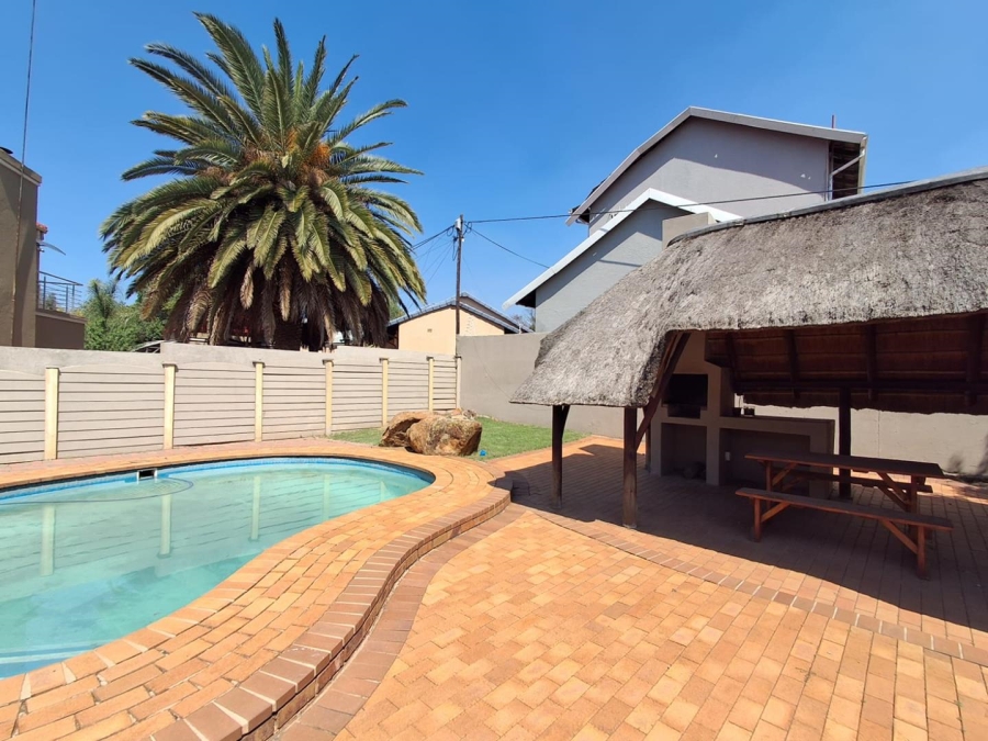 3 Bedroom Property for Sale in Mulbarton Gauteng