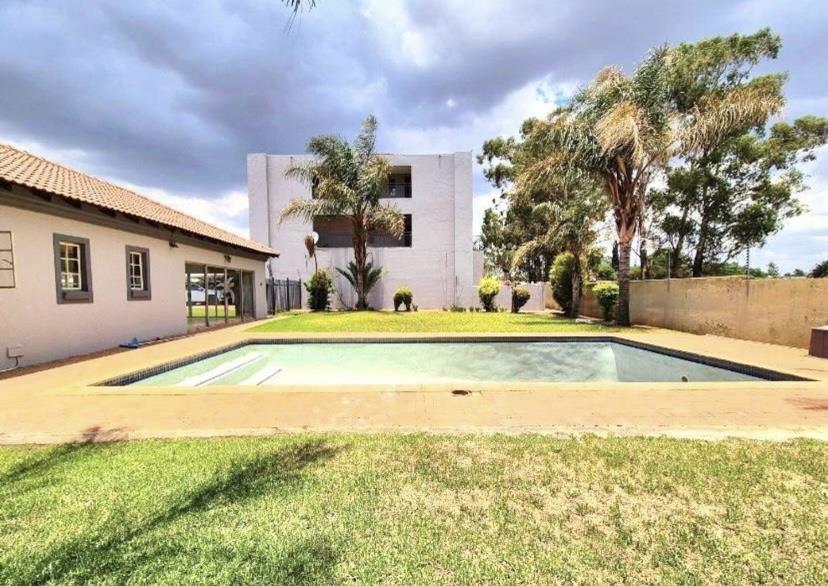 1 Bedroom Property for Sale in Sherwood Gardens Gauteng