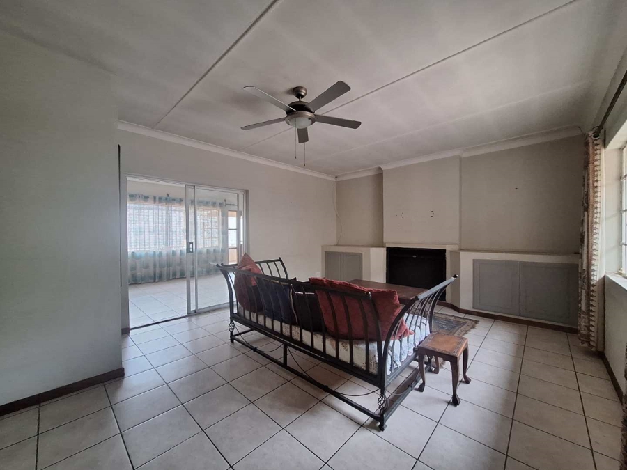 5 Bedroom Property for Sale in Farrar Park Gauteng