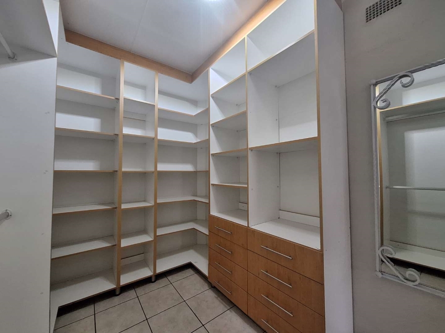 5 Bedroom Property for Sale in Farrar Park Gauteng