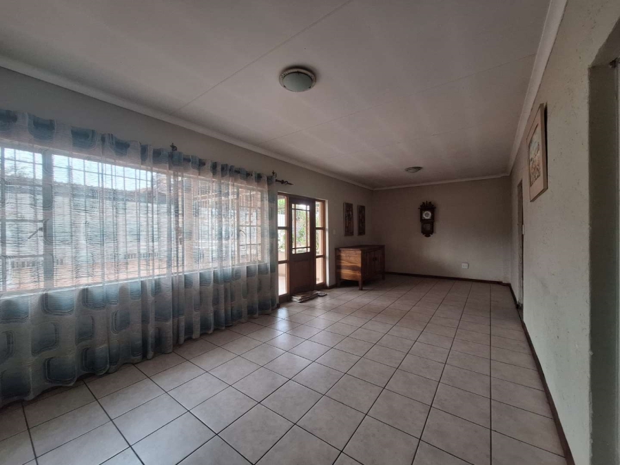 5 Bedroom Property for Sale in Farrar Park Gauteng